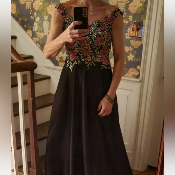 GREAT gift ideas abound for upcoming events. You’ll get raves from the ladies. - Picture 9 of 16